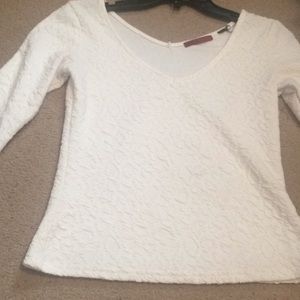 White quarter length blouse from Buckle